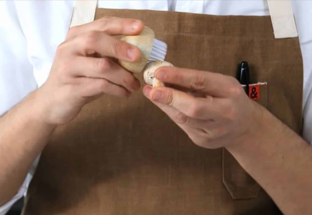 Чистка грибов