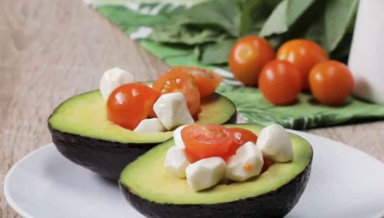 Капрезе в авокадо — recipe steps, main photo