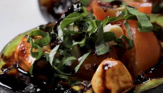 Капрезе в авокадо — recipe steps, photo 2