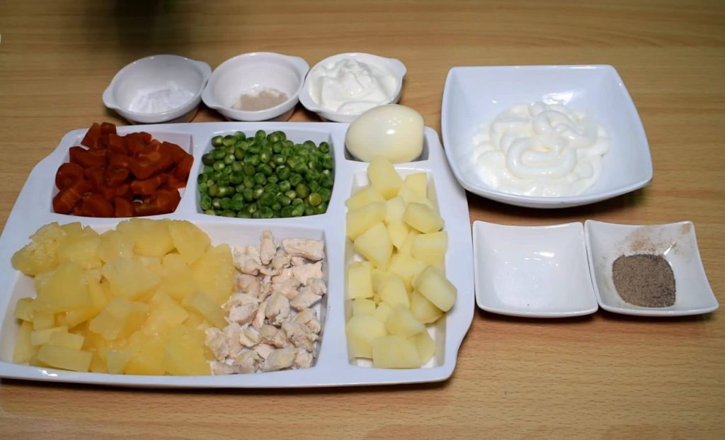 Салат с курицей и ананасами — пошаговый рецепт, шаг 1