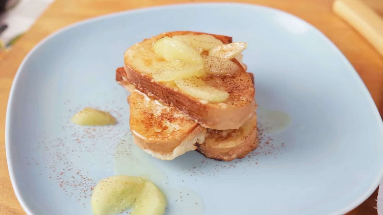 Тартин (французский бутерброд с сыром бри и яблоками) — пошаговый рецепт, основное фото