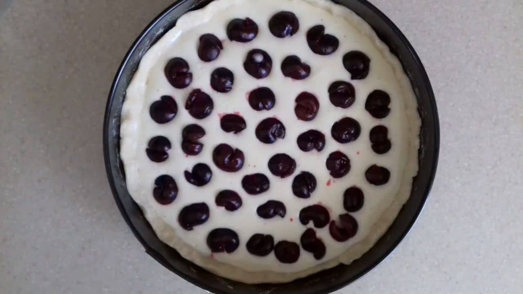 Творожный пирог с вишней — пошаговый рецепт, шаг 7