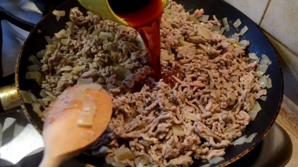 Гнезда из макарон с фаршем — пошаговый рецепт, шаг 2