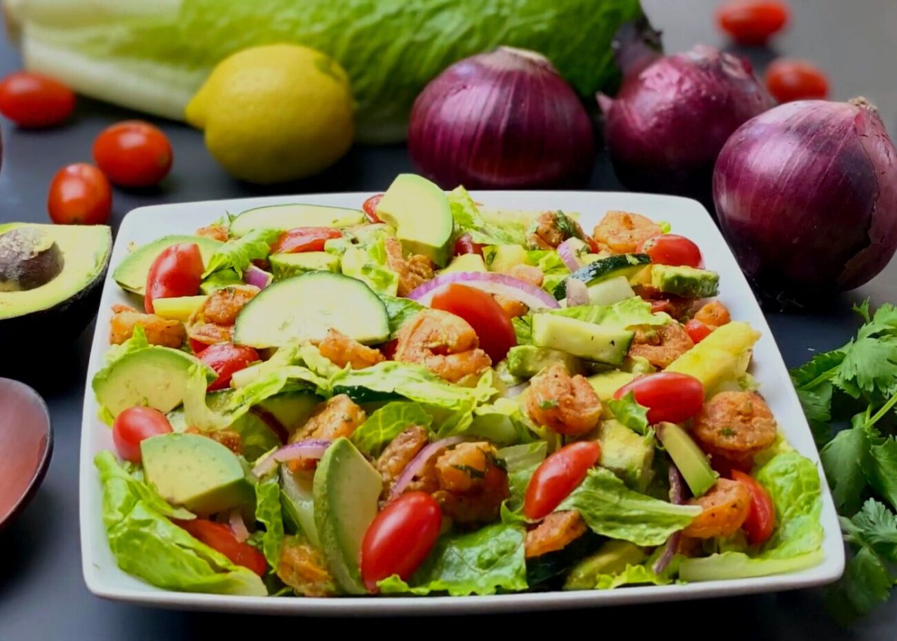 Салат с креветками и авокадо — пошаговый рецепт, основное фото