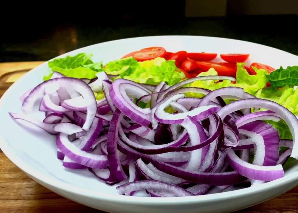 Салат с креветками и авокадо — пошаговый рецепт, шаг 6