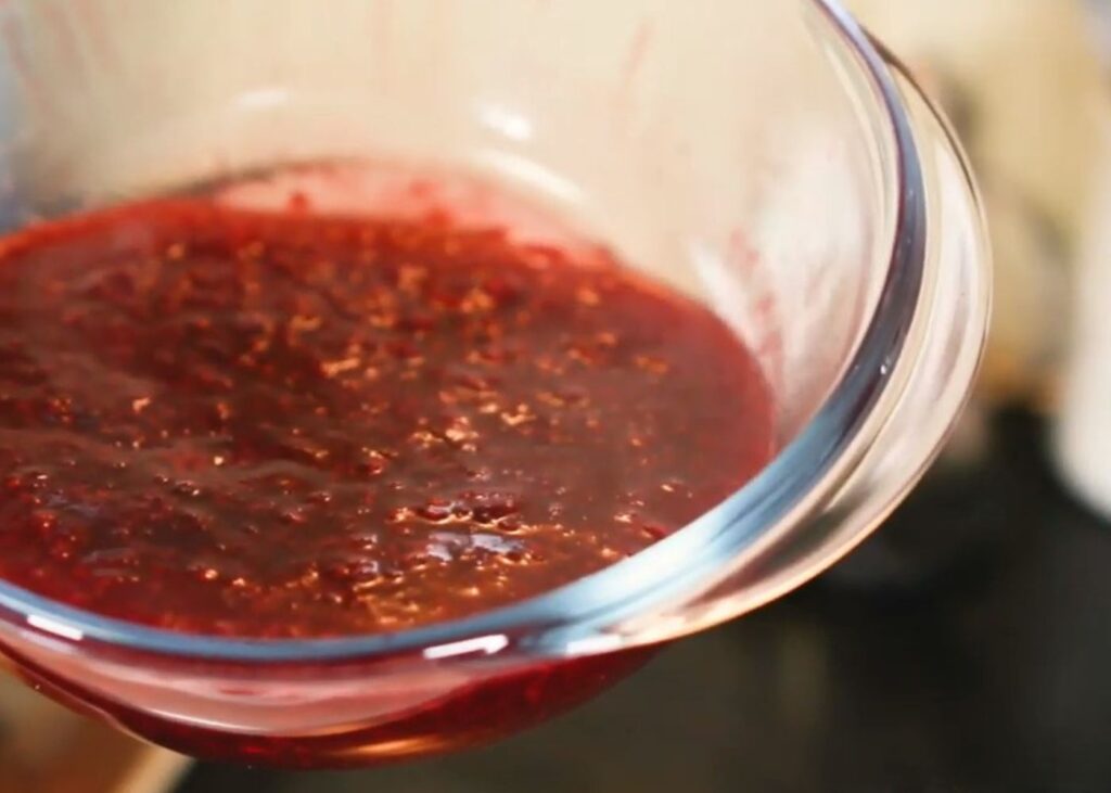 Ягодный соус из малины — пошаговый рецепт, шаг 5