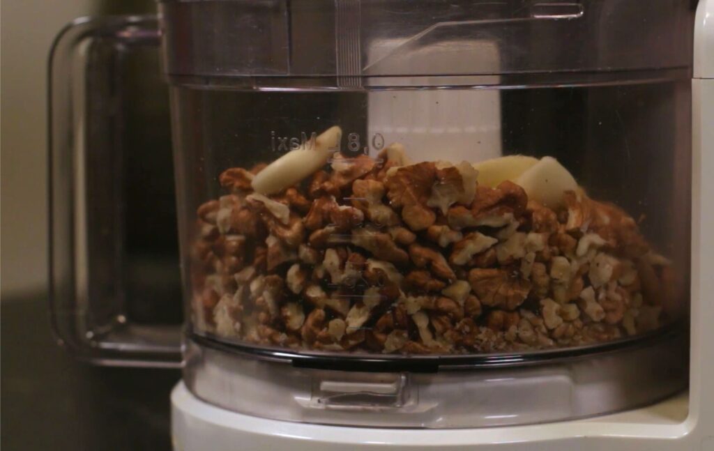 Рулетики из баклажанов с орехами — пошаговый рецепт, шаг 7