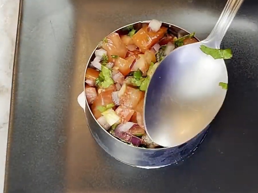 Салат с тунцом и авокадо — пошаговый рецепт, шаг 4