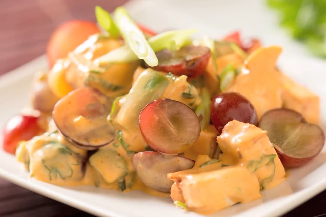 Салат с виноградом и курицей — пошаговый рецепт, основное фото