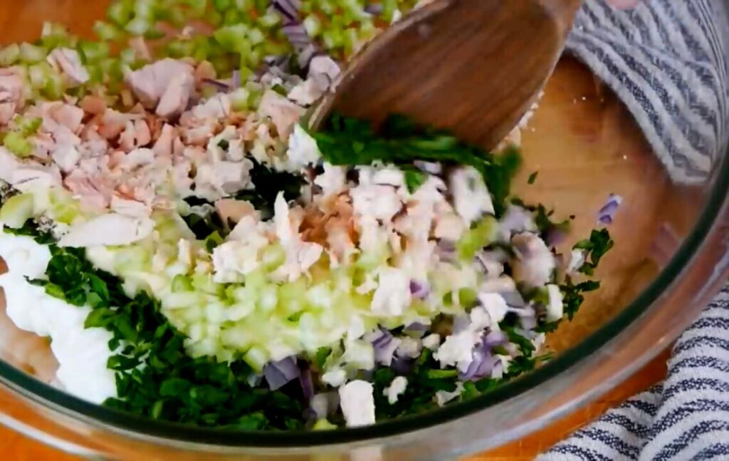 Салат с копченой курицей — пошаговый рецепт, шаг 4