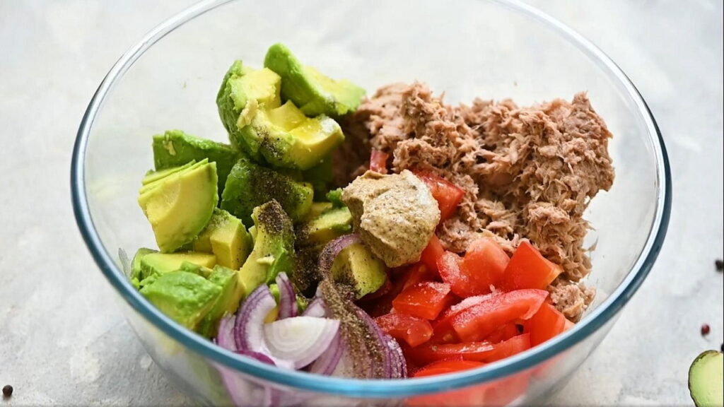 Салат с тунцом и авокадо — пошаговый рецепт, шаг 1