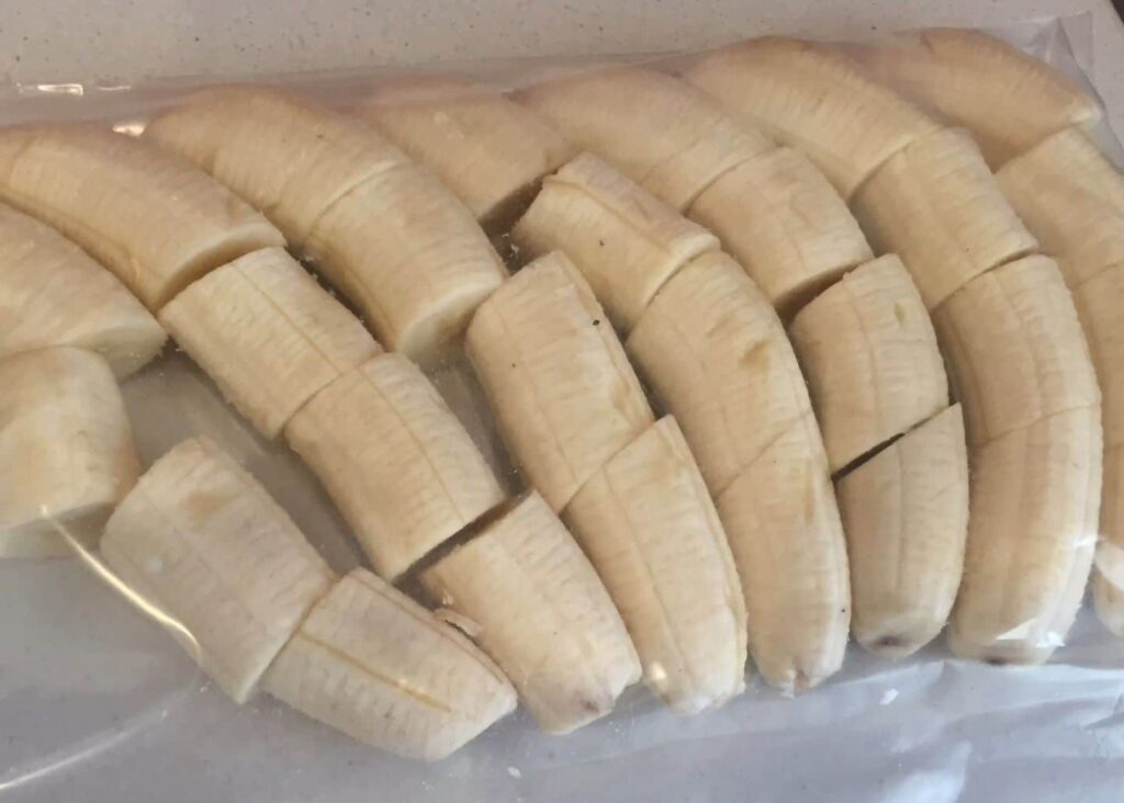 Бананы нарезанные крупными кусками
