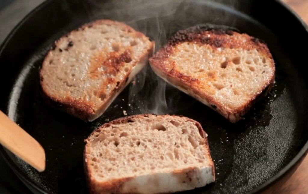 Брускетта с авокадо и яйцом пашот — recipe steps, step 5