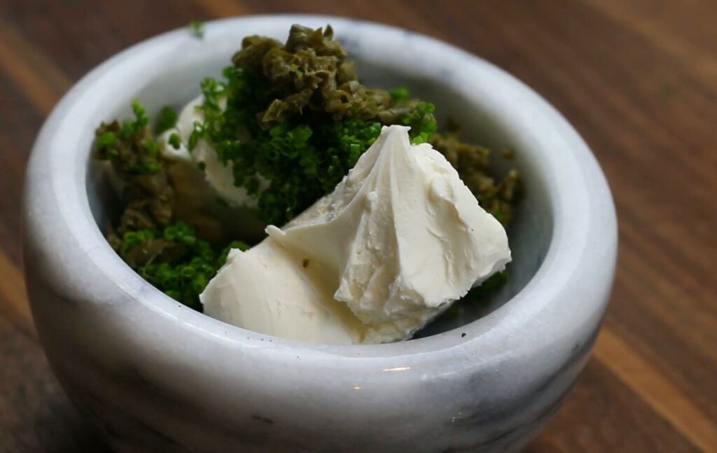 Брускетта с семгой — recipe steps, step 3