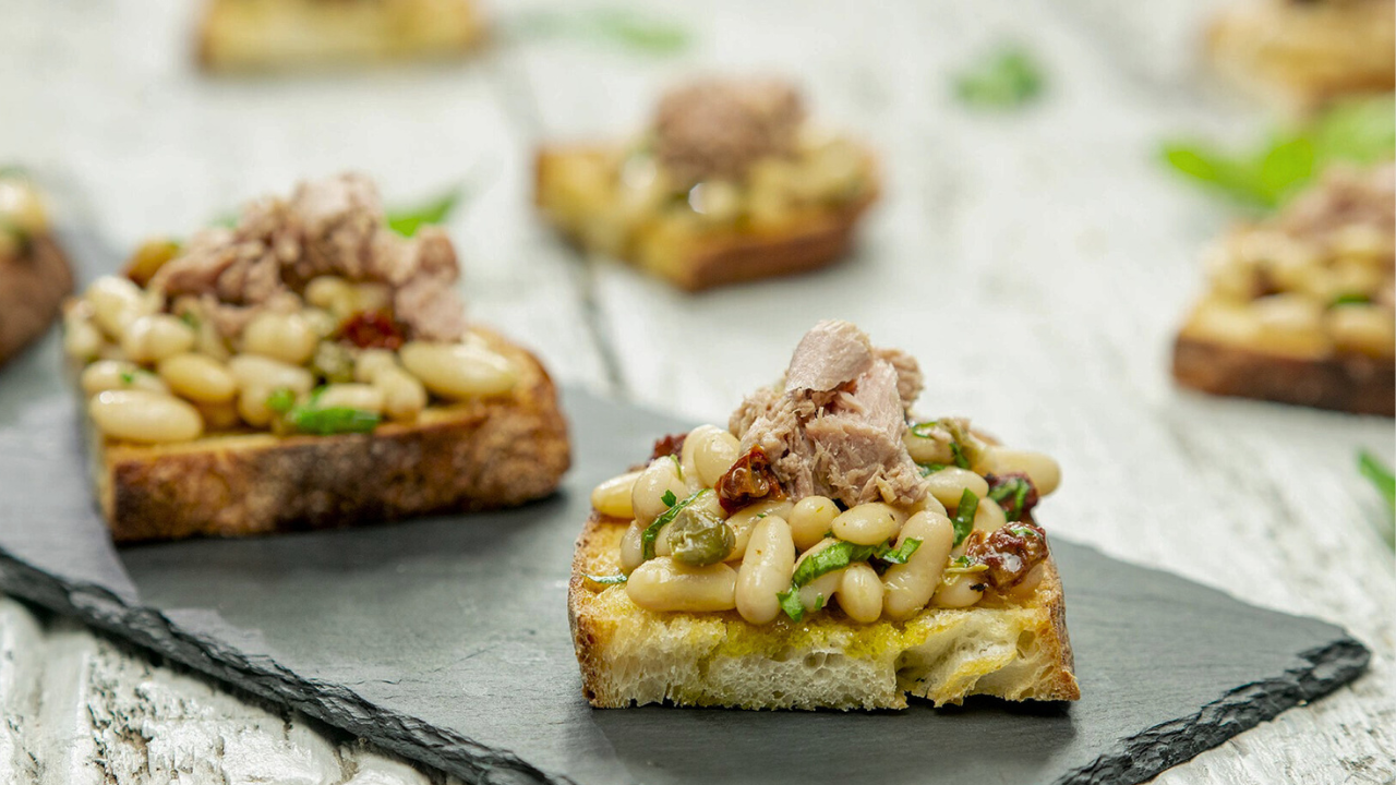 Брускетта с тунцом — recipe steps, main photo