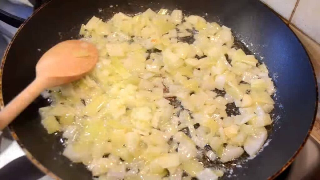 Гнезда из макарон с фаршем — recipe steps, step 1