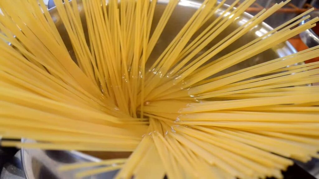 Гнезда из макарон с фаршем — recipe steps, step 3