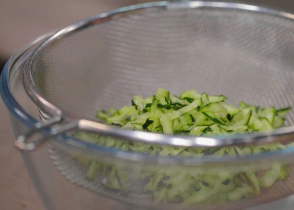 Греческий соус Дзадзики — recipe steps, step 1