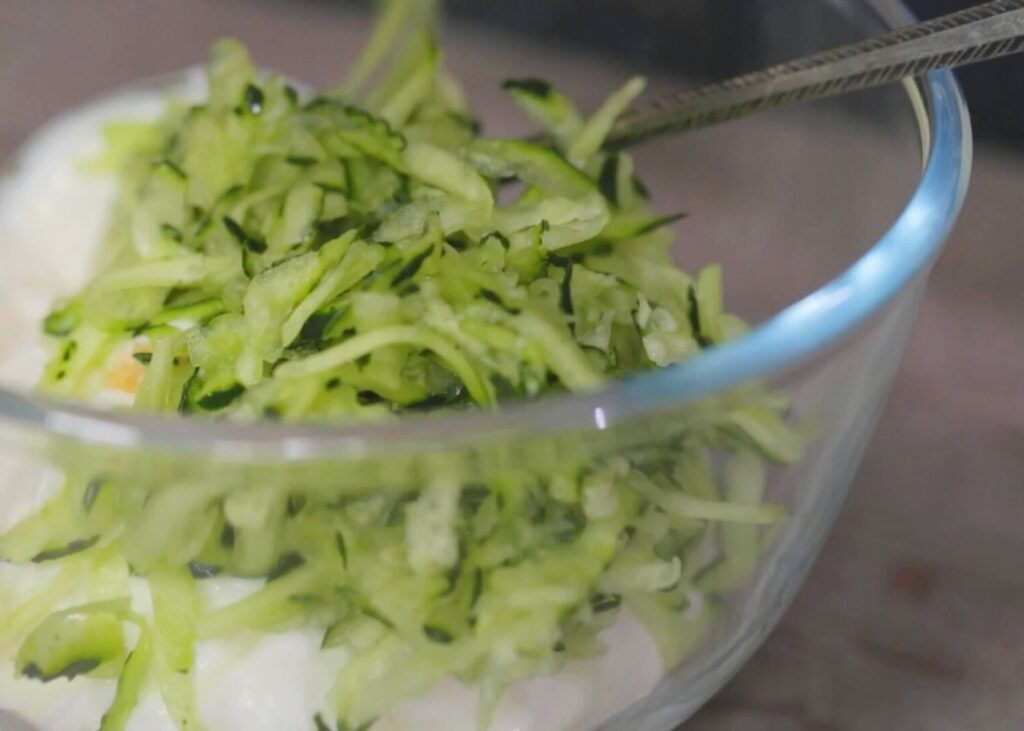 Греческий соус Дзадзики — recipe steps, step 4