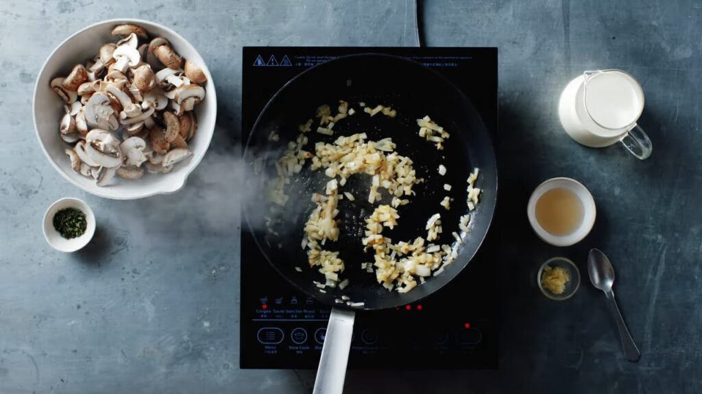 Грибной соус — recipe steps, step 2