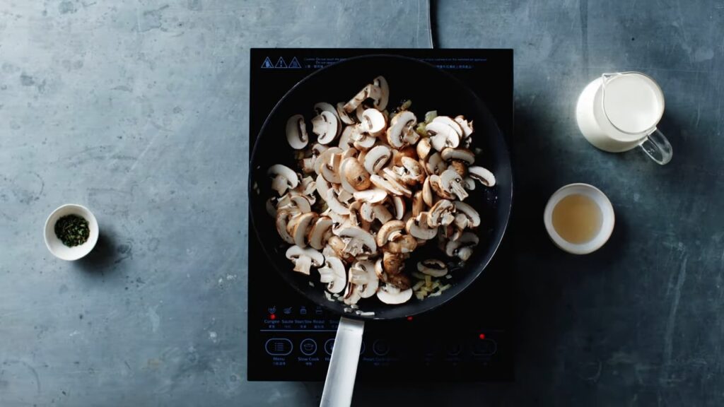 Грибной соус — recipe steps, step 3