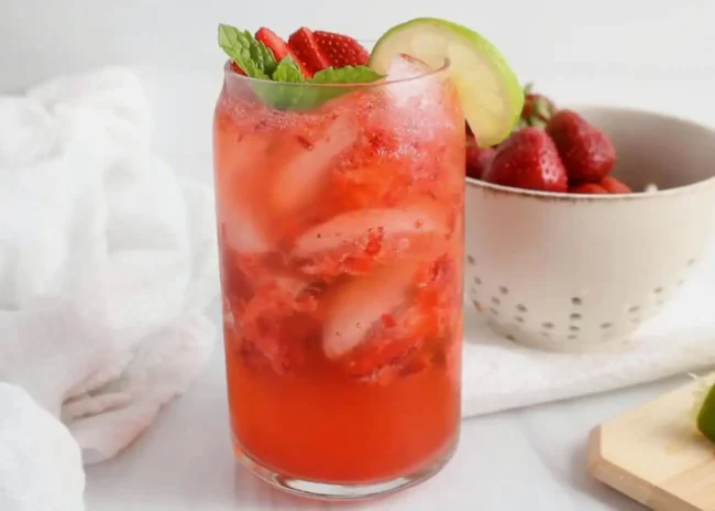 Полуничний мохіто