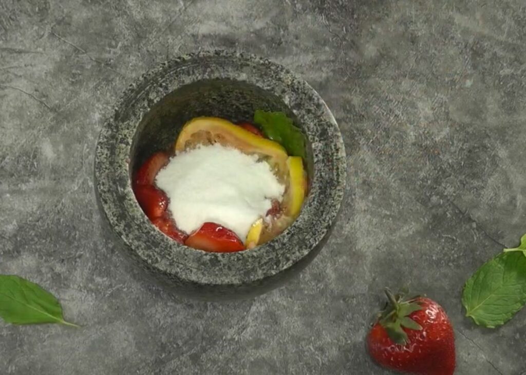 Клубничный мохито — recipe steps, step 4