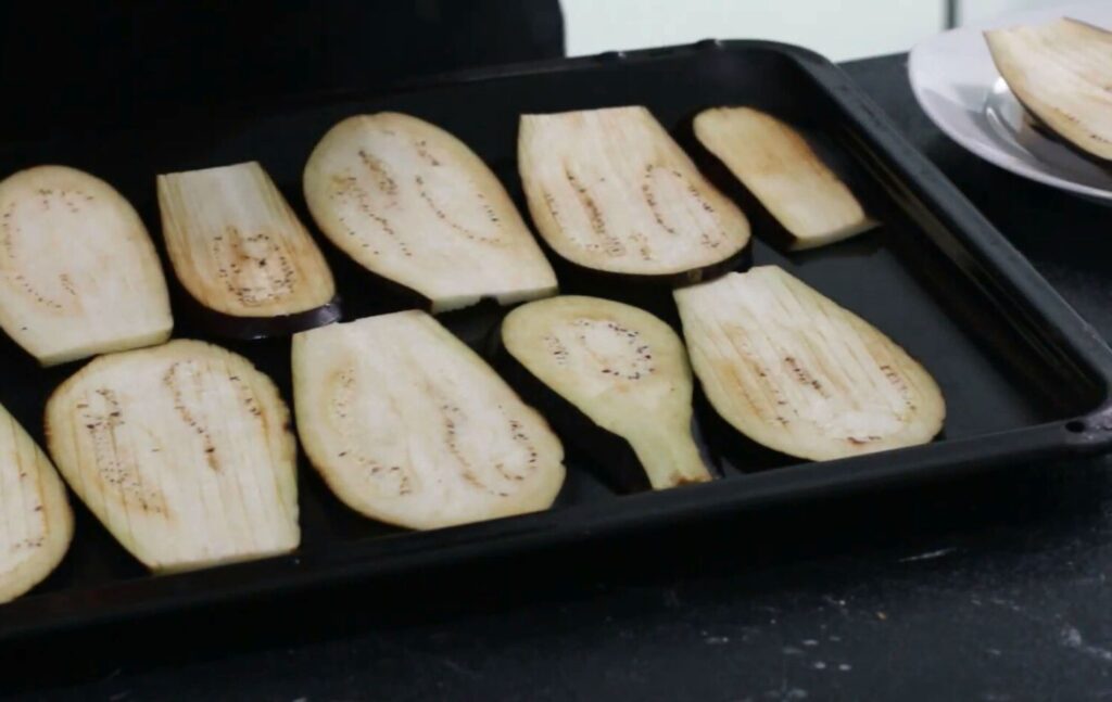 Рулетики из баклажанов с орехами — recipe steps, step 1