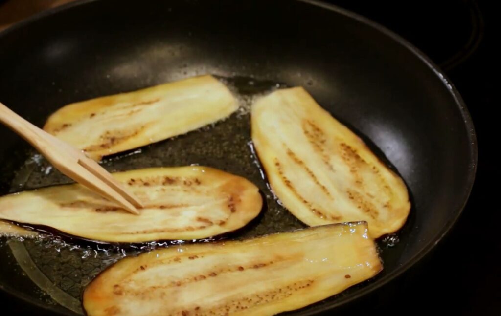 Рулетики из баклажанов с орехами — recipe steps, step 4