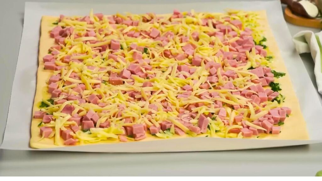 Рулетики из слоеного теста — recipe steps, step 3