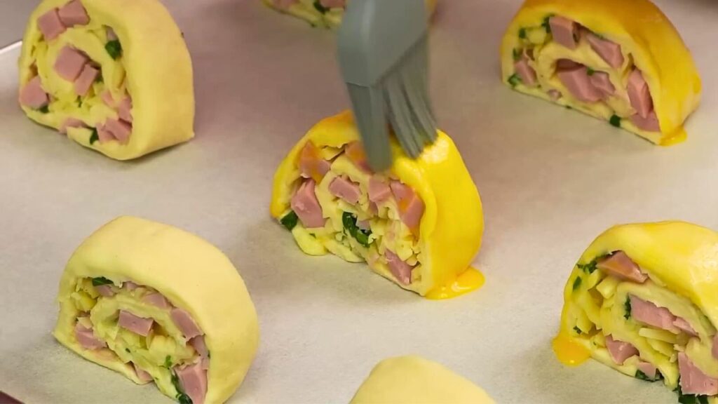 Рулетики из слоеного теста — recipe steps, step 6