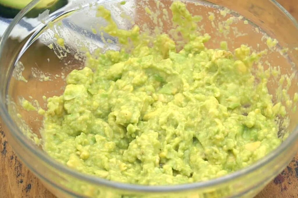 Салат с авокадо и яйцом — recipe steps, step 2