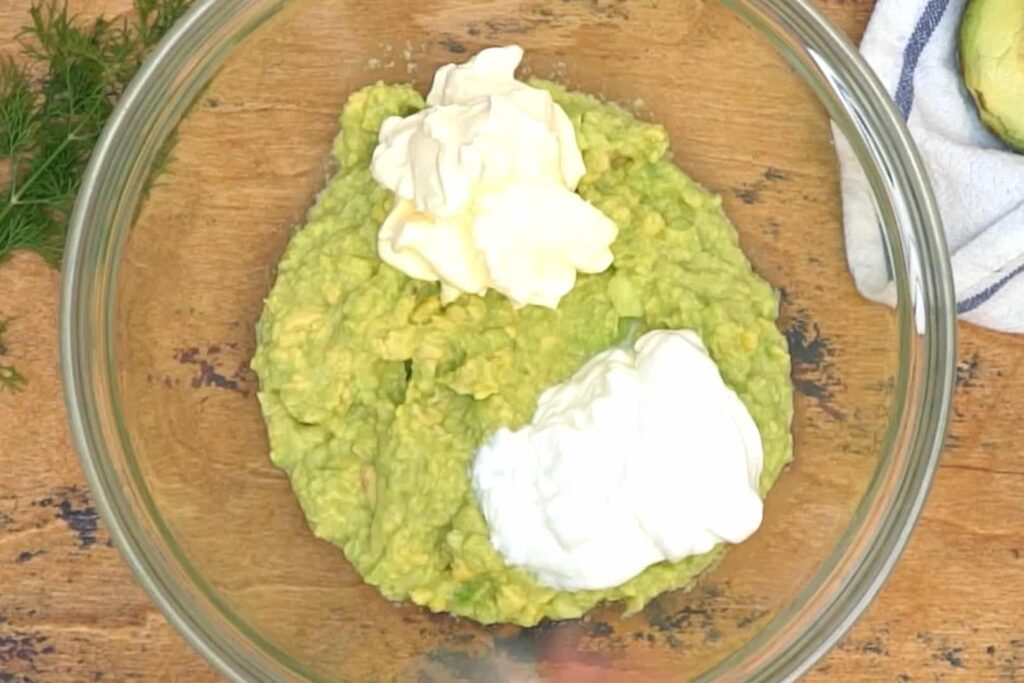 Салат с авокадо и яйцом — recipe steps, step 3