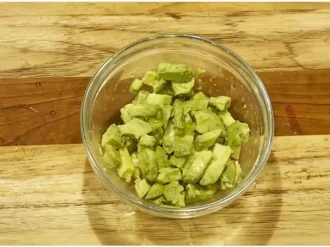 Salat-S-Tuncom-I-Avokado-Shag-2-1