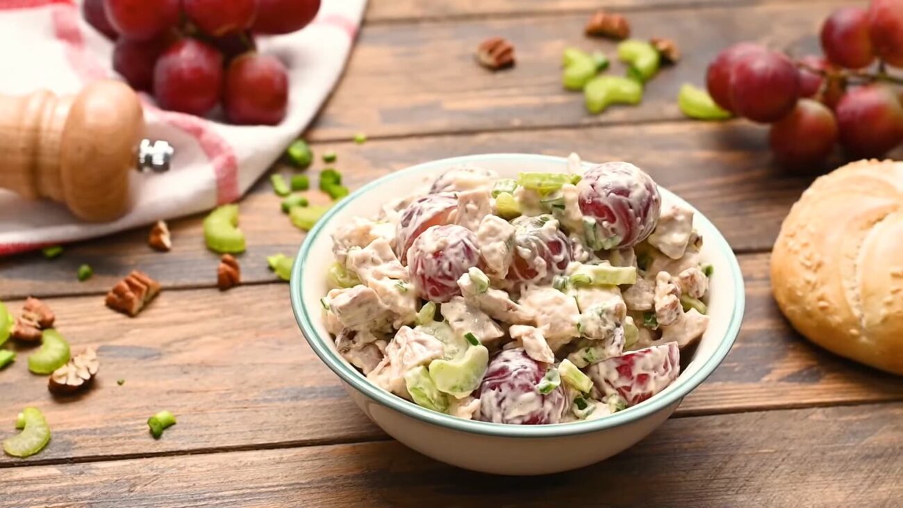 Салат с виноградом и курицей Салат с виноградом и курицей — recipe steps, main photo