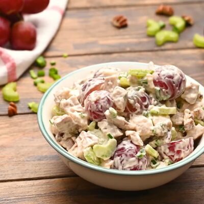 Салат с виноградом и курицей — пошаговый рецепт, основное фото