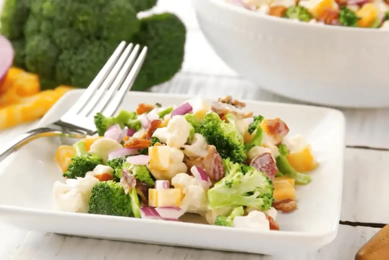 Salat-iz-cvetnoj-kapusty-Osnovnoe-foto-