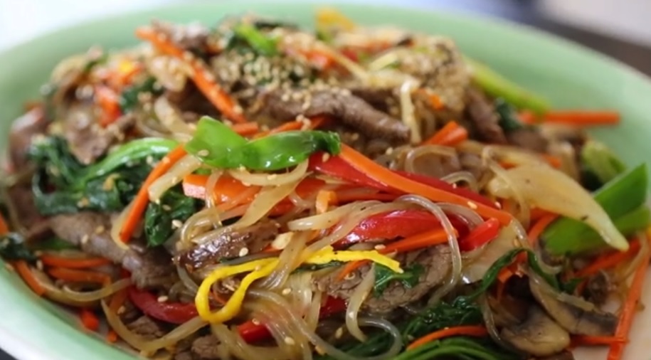 Салат из фунчозы — recipe steps, main photo