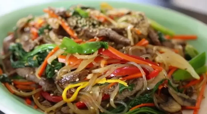 Salat-iz-funchozy-osnovnoe-foto