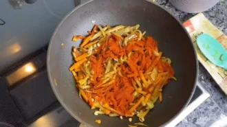 Salat-iz-funchozy-shag-8