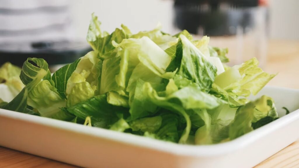 Салат с сухариками — recipe steps, step 3