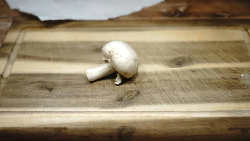 Жареные шампиньоны с чесноком, петрушкой и соевым соусом — recipe steps, step 1