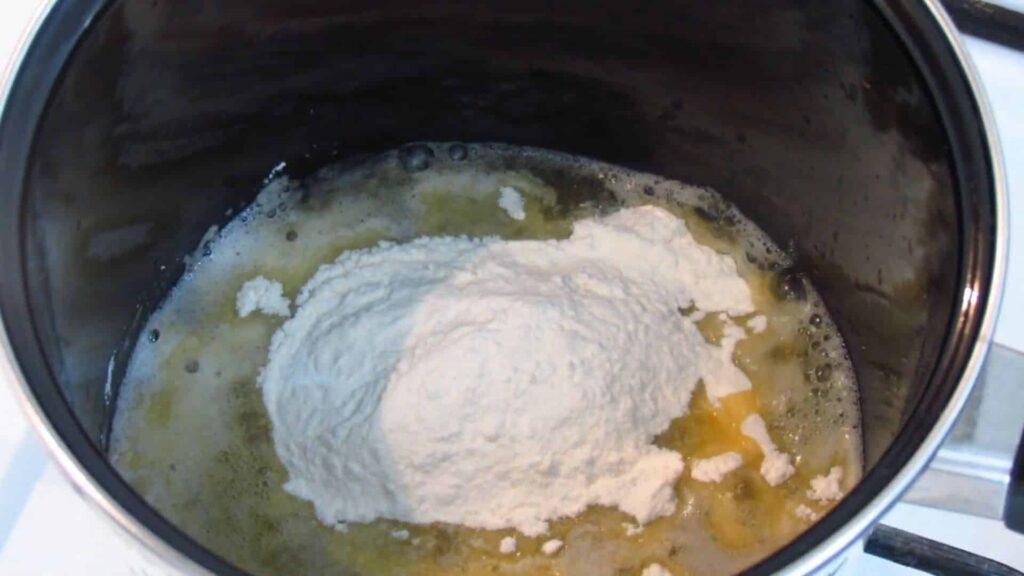 Соус бешамель — recipe steps, step 3