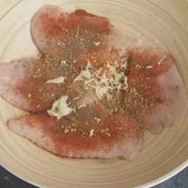 grecheskij-salat-s-kuritsej-shag-2