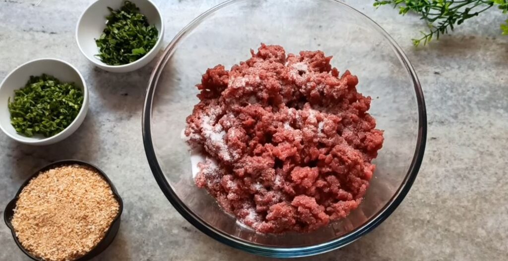 Мясной рулет из фарша с яйцом — recipe steps, step 1