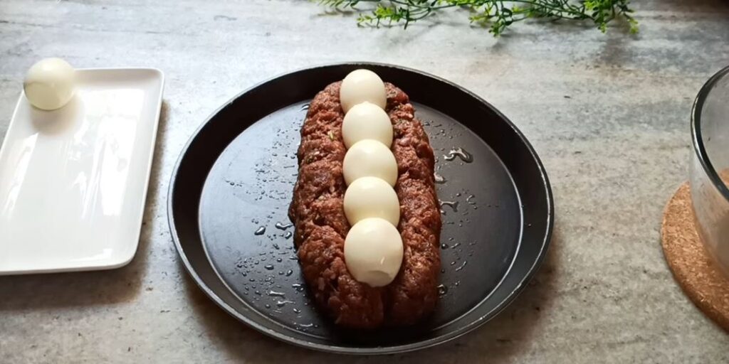 Мясной рулет из фарша с яйцом — recipe steps, step 3