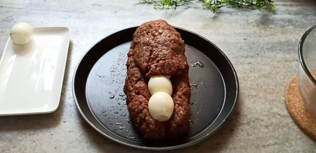 Мясной рулет из фарша с яйцом — recipe steps, step 4