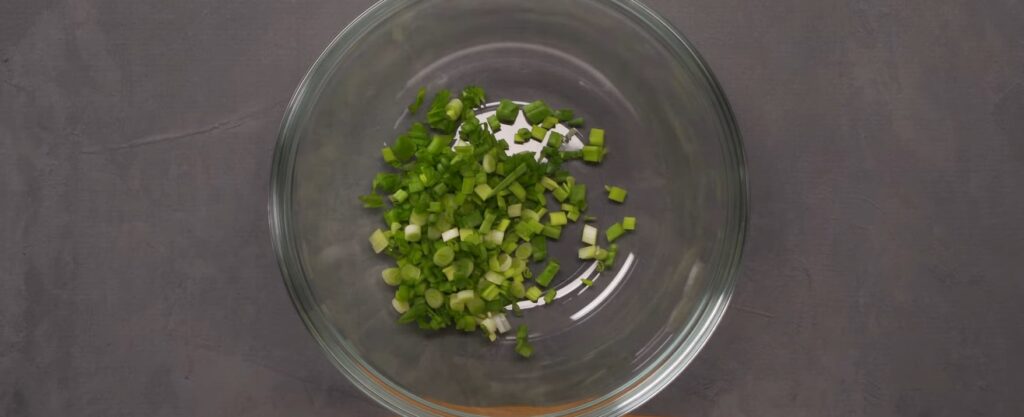 Салат с печенью трески — recipe steps, step 1