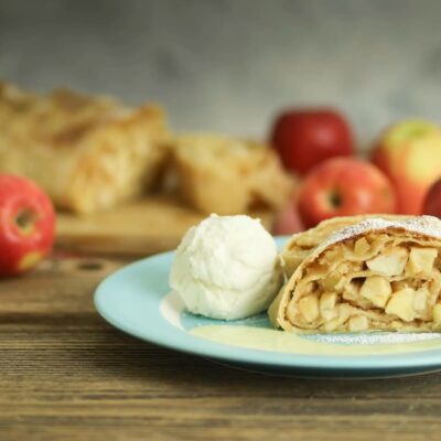 Штрудель с яблоками — пошаговый рецепт, основное фото