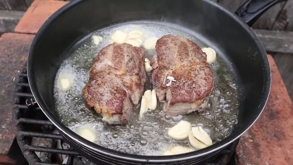 Свиной стейк на сковороде — recipe steps, step 4